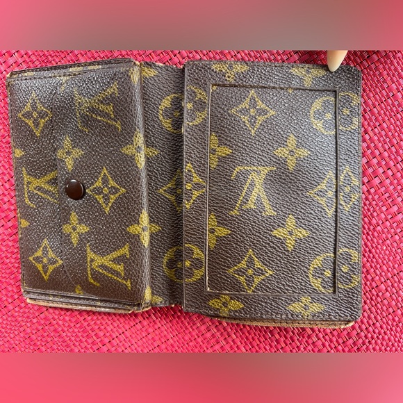 Louis Vuitton holder🌙 - Picture 10 of 16